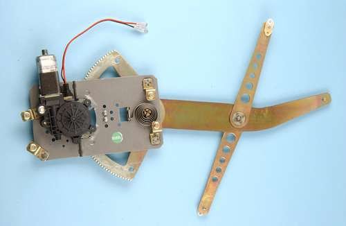 Acceder a la pieza Elevalunas eléctrico puerta derecha 3ptas