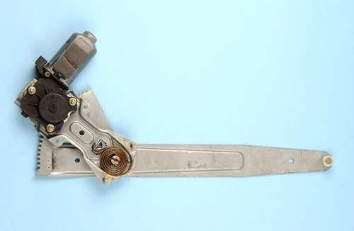 Acceder a la pieza Elevalunas eléctrico puerta derecha 3ptas